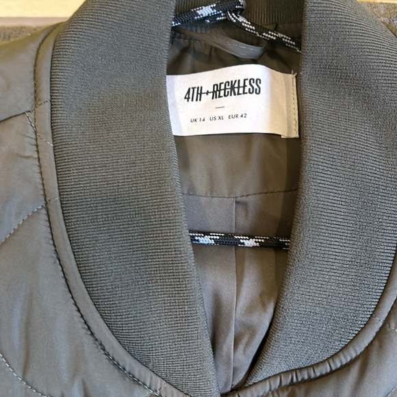 coat perfect for spring in excellent condition - Picture 3 of 5